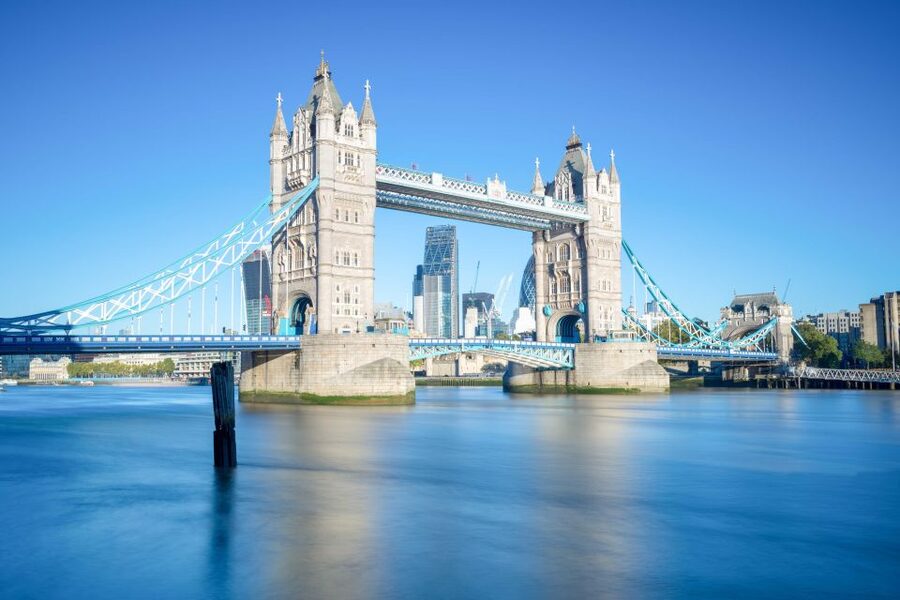London: Full-Day Sightseeing Bus Tour with River Cruise - One day, several Londons