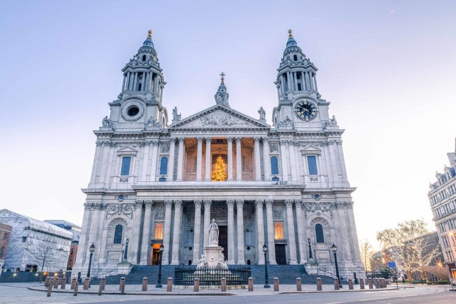 London: Full-Day Sightseeing Bus Tour with River Cruise - What the $174 price really covers