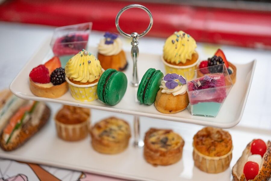 London: Gin and Afternoon Tea Bus Tour with Audio Guide - A moving afternoon tea through Central London