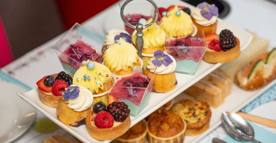 London: Gin and Afternoon Tea Bus Tour with Audio Guide - What you eat with your tea