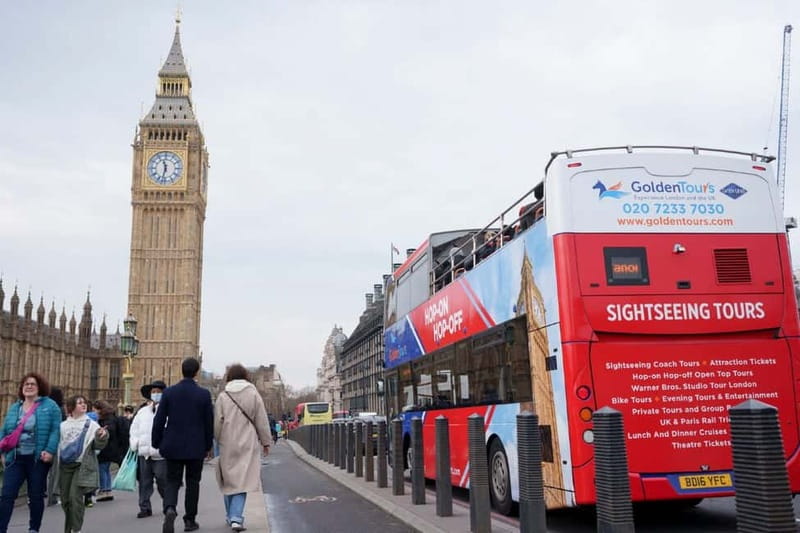 London: Golden Tours Gray Line Hop-on Hop-off Bus Tour - Live guides versus the audio commentary