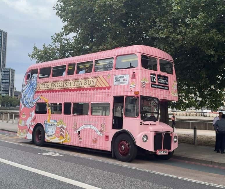 London: "Here We Go Again" Afternoon Tea Bus - Finding the pink-striped bus at Golden Tours Stop 1