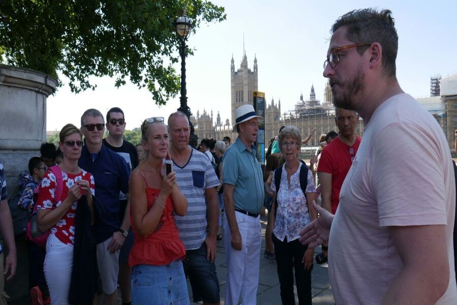 London: James Bond Small Group Mini Coach Tour - MI6 headquarters and the real spy angle