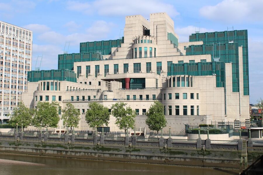 London: James Bond Small Group Mini Coach Tour - No Time to Die brings the route forward