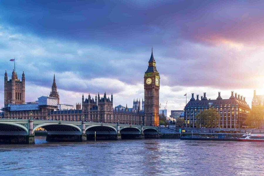 London: Landmarks Walking Tour, Hop-On Hop-Off Bus & Cruise - The Vox City app and audio options