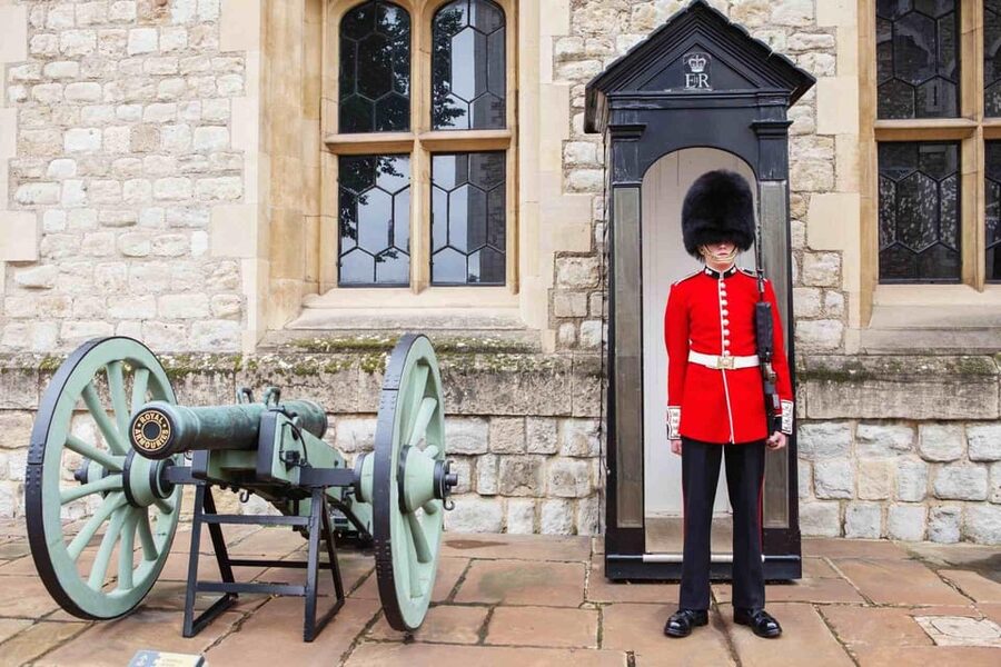 London: Landmarks Walking Tour, Hop-On Hop-Off Bus & Cruise - Buckingham Palace and St James’s Palace