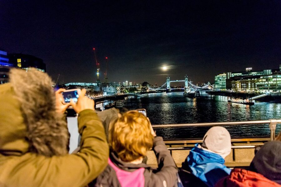 London: Nighttime Open-Top Sightseeing Tour with Live Guide - St. Paul’s Cathedral, the City, and Tower Bridge