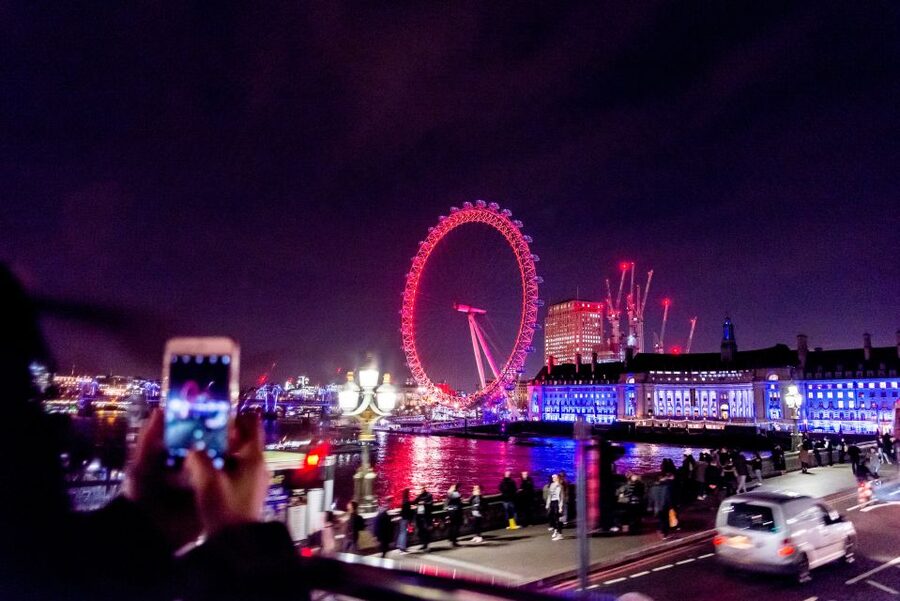 London: Nighttime Open-Top Sightseeing Tour with Live Guide - Choosing your seat and handling London weather