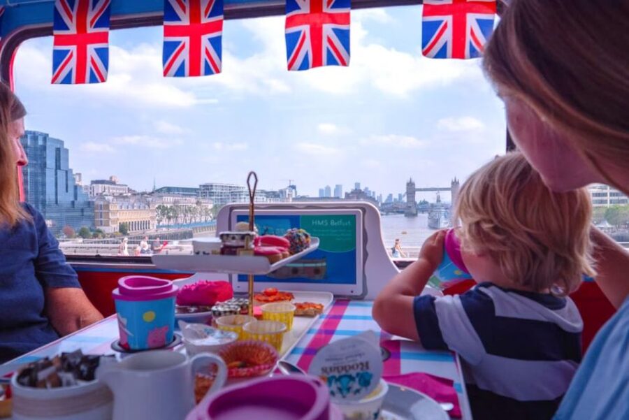 London: Peppa Pig Bus Tour with Entertainment - Key points to know before booking
