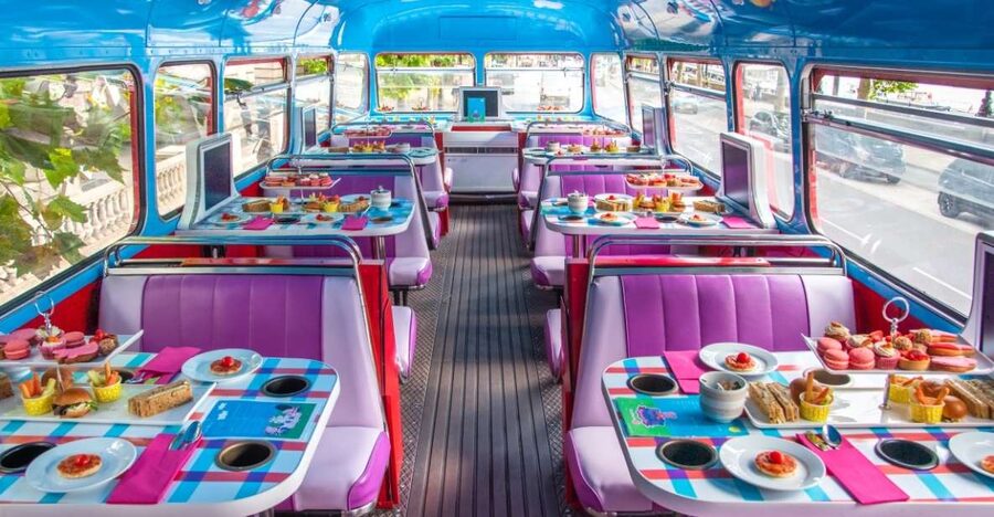 London: Peppa Pig Bus Tour with Entertainment - How the Peppa Pig entertainment works