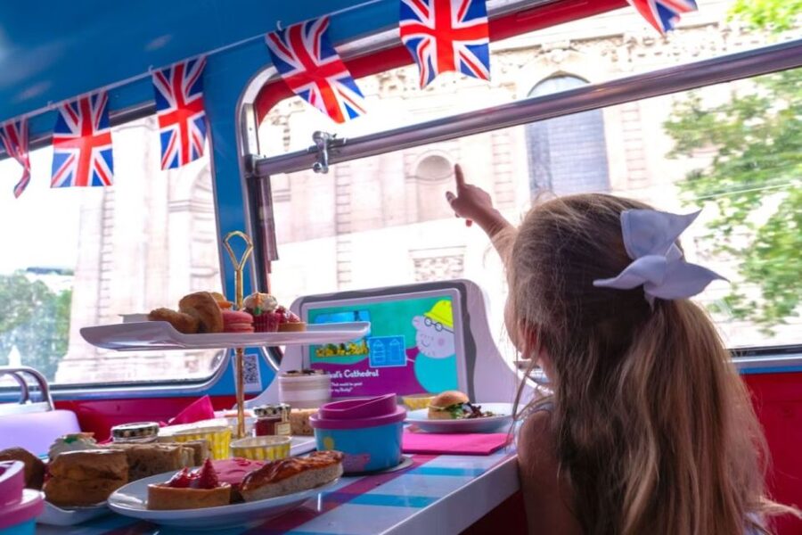London: Peppa Pig Bus Tour with Entertainment - Starting beside Temple Station
