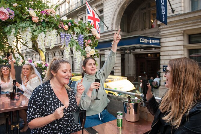 London Tootbus Bar Bus Sunset Tour with Drinks - Trafalgar Square, Piccadilly Circus, and the West End