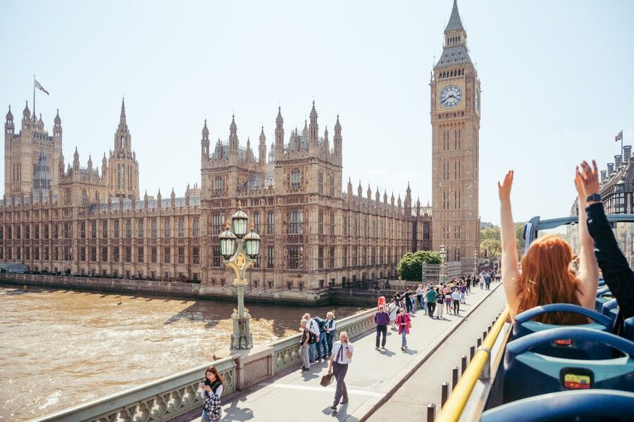 London: Tootbus Must-See Hop-On Hop-Off Bus Tour with Cruise - Audio guides, app tools, and live commentary