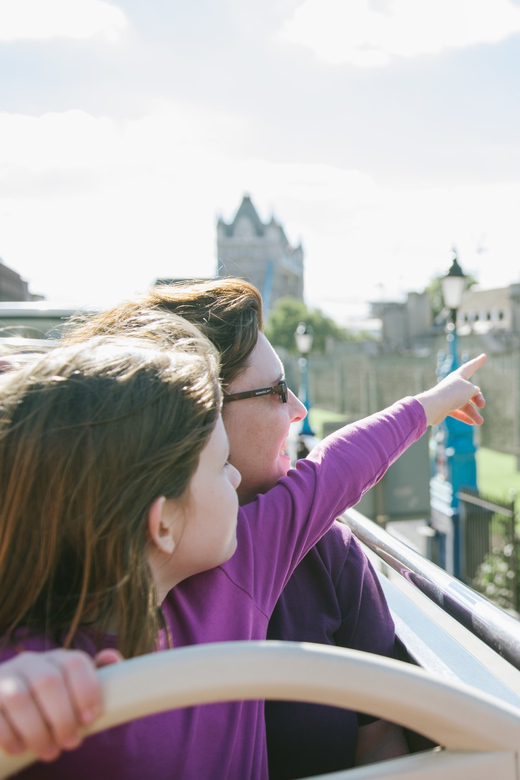 London: Tower of London, Hop-on, Hop-off Bus & River Cruise - What you see from the three bus routes
