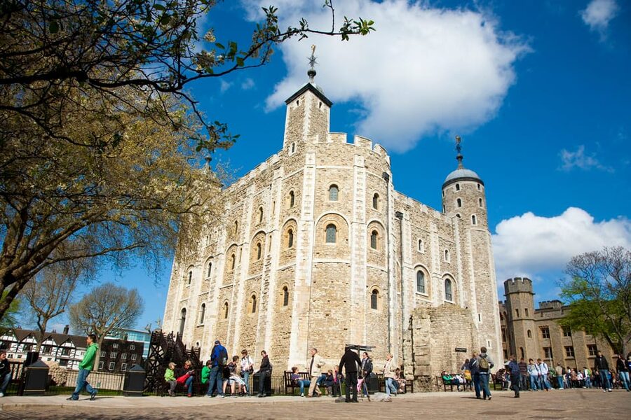 London: Tower of London, Hop-on, Hop-off Bus & River Cruise - Kensington, Notting Hill, and the western sights