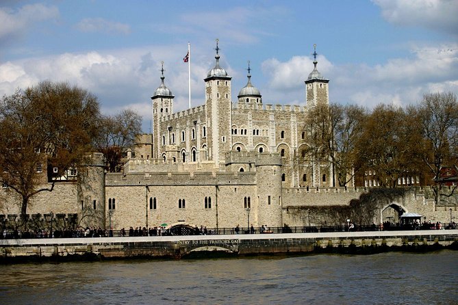London Vintage Bus Tour Including River Thames Cruise with Optional Lunch - The 30-minute Thames cruise