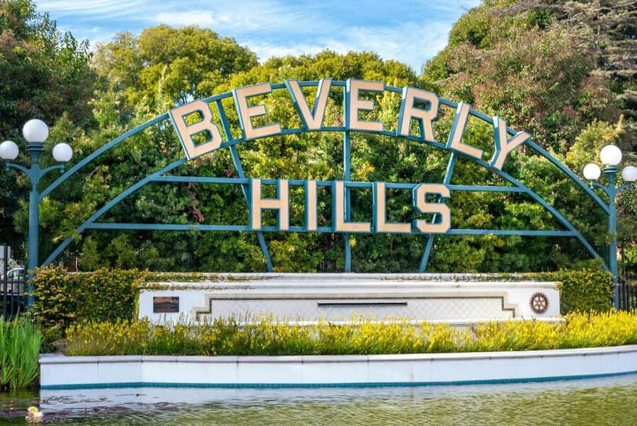 Los Angeles: Celebrity Homes and Movie Scenes Bus Tour - Celebrity homes and the useful onboard screen