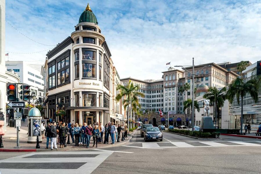 Los Angeles: Celebrity Homes and Movie Scenes Bus Tour - Live commentary, movie clips, and language choices