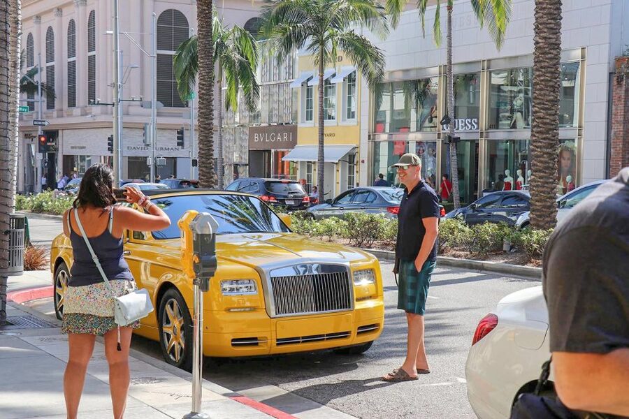 Los Angeles: Hollywood & Celebrity Homes Open-Air Bus Tour - Chateau Marmont and the stories behind the streets