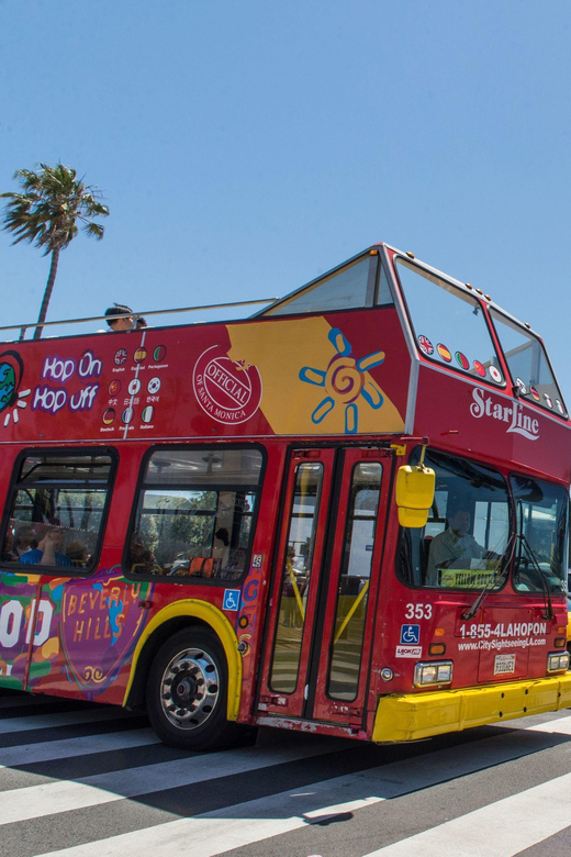 Los Angeles: Universal Studios Hollywood & Bus Tour Package - Live guides, audio, and accessibility