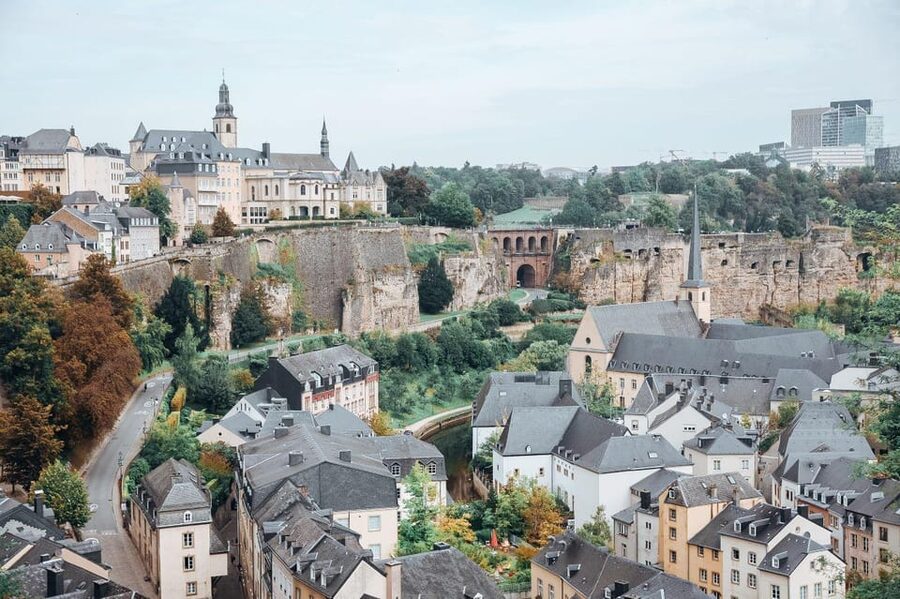 Luxembourg: City Bus Tour with Audio Guide and Headphones - What this Luxembourg bus tour really offers