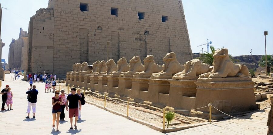 Luxor Tour from Hurghada by bus - The Colossi of Memnon, a quick but memorable stop