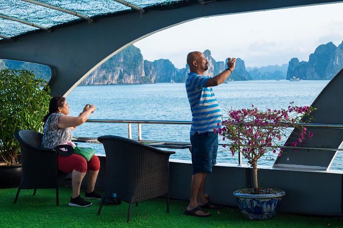 Luxury Halong Bay 1 Day on Cruises From Hanoi with Bus & Lunch - Vietnamese lunch with seafood and local dishes