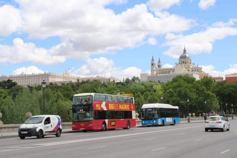 Madrid: Open-Top Big Bus Sightseeing Tour with Live Guide - Paseo del Prado and Madrid’s museum mile