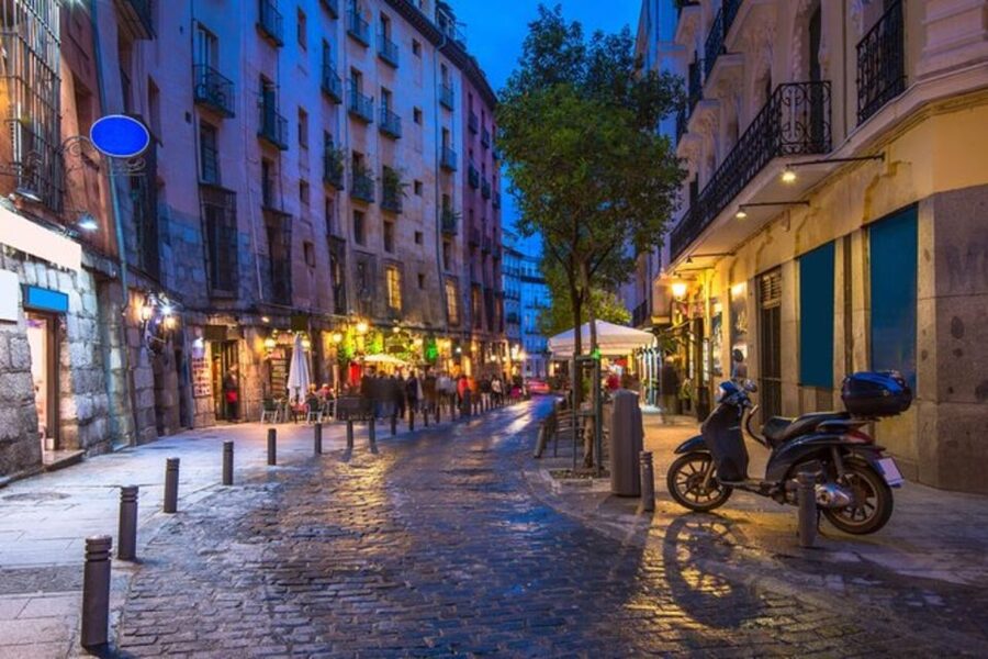 Madrid: Panoramic Open-Top Bus Day or Night Tour with Guide - What this Madrid bus tour is really for