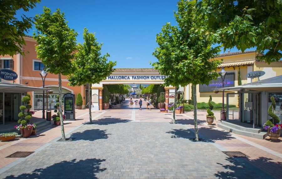 Mallorca: Fashion Outlet Shopping Excursion by Bus - How the VIP Day Pass changes the price
