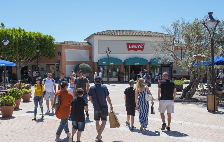Mallorca: Fashion Outlet Shopping Excursion by Bus - The coach ride from Mallorca to the outlet