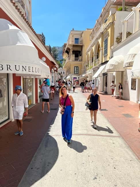 Marina Grande: Guided Capri Island Hop-On Hop-Off Bus Tour - Where the tour falls short