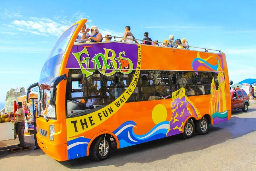 Mazatlán: Double-Decker Bus, Cliff Diving & Walking Tour - The cliff-diver lookout and a dramatic few minutes