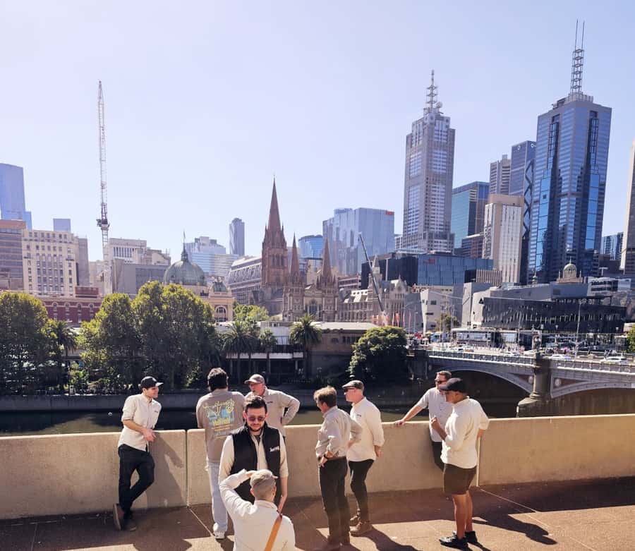 Melbourne: City Highlights, Suburbs & Laneways Bus Tour - What the guide adds to the morning