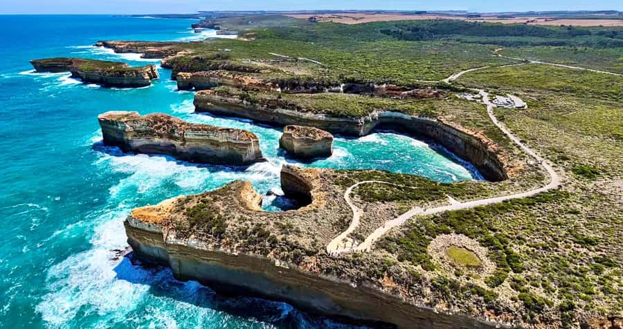 Melbourne Great Ocean Road Benz SmallGroup&LuxCoach BigGroup - Loch Ard Gorge adds drama and a human story