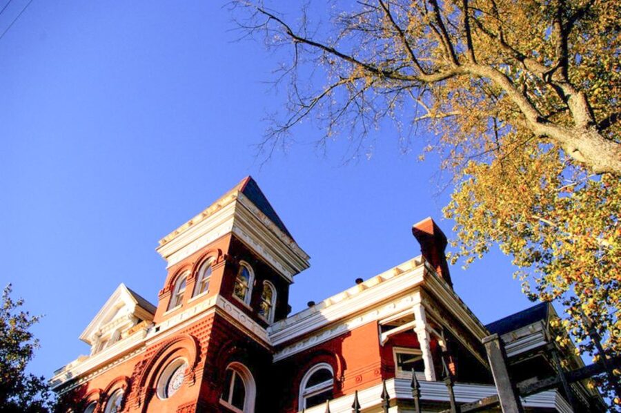 Memphis: City Discovery Bus Tour - Alfreds On Beale and the first look at Beale Street