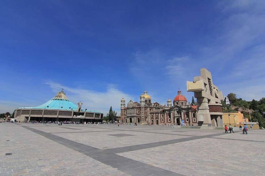Mexico City: Hop-on Hop-off City Tour by Turibus 1-Day Pass - Basilica: a major religious center