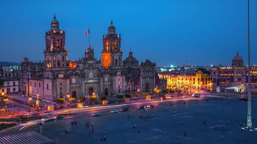 Mexico City: Night Bus Tour - Rain, windows, and taking photographs