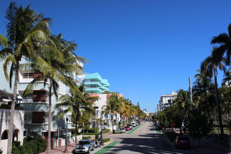 Miami : Bus, Boat & Walking Tour the Ultimate City Discovery - Little Havana, Cuban coffee, and the most rushed stop