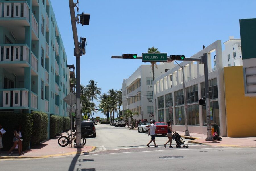 Miami: City Bus Tour with Downtown or Miami Beach Pickup - Bayside Marketplace and the waterfront pause