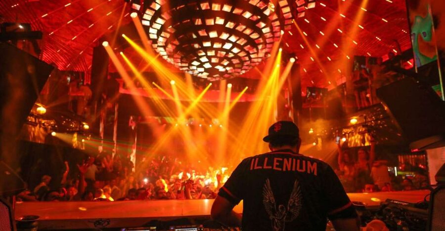 Miami: Party Bus, Club Entry, and Open Bar Night Experience - 10:30 PM on the Rooftop