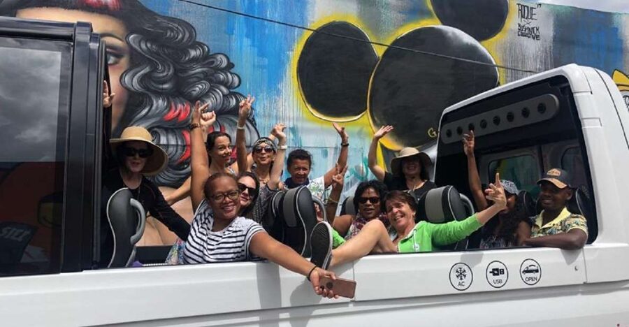 Miami Sightseeing Tour in a Convertible Bus (French) - South Beach and the Art Deco District