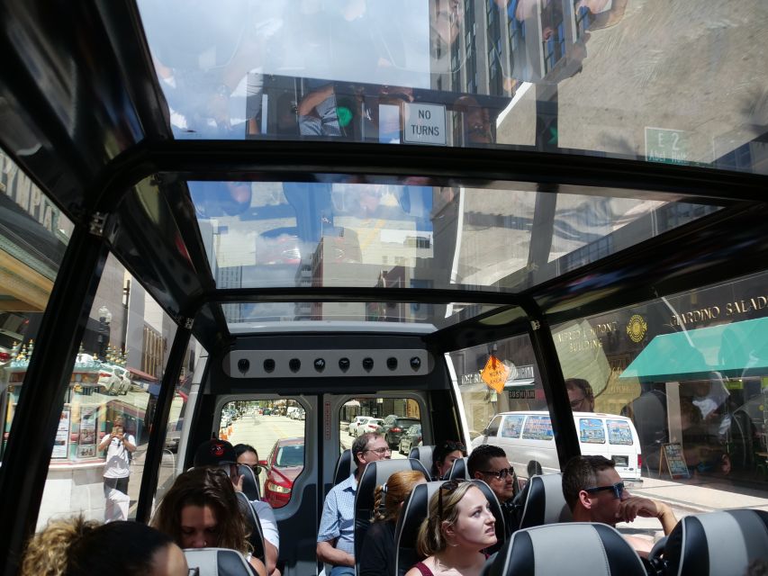 Miami Sightseeing Tour in a Convertible Bus (French) - Riding beneath the retractable glass roof