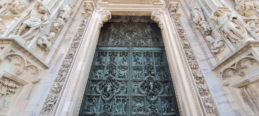 Milan: Duomo & Rooftop Tour with Optional Hop-On Hop-Off Bus - Dress, belongings, and practical preparation