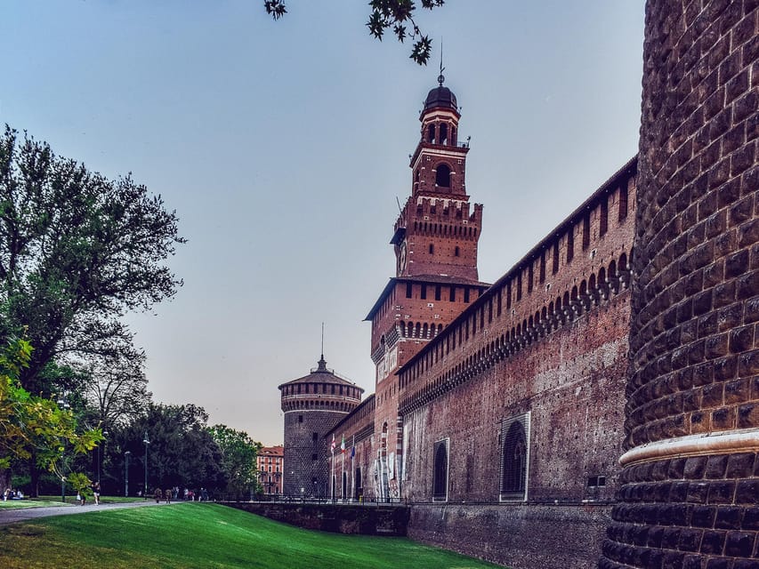 Milan: Night Tour by Bus - What this Milan night tour really offers