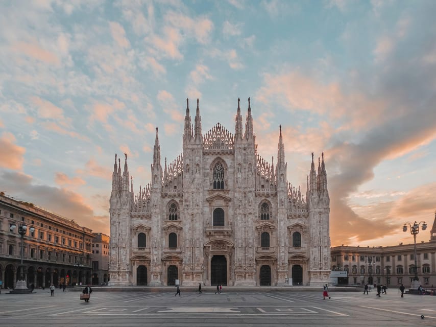 Milan: Night Tour by Bus - Starting near Largo Cairoli and Foro Bonaparte
