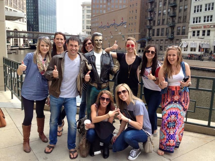 Milwaukee: Sightseeing Bus Tour - North Point Lighthouse and Lake Park