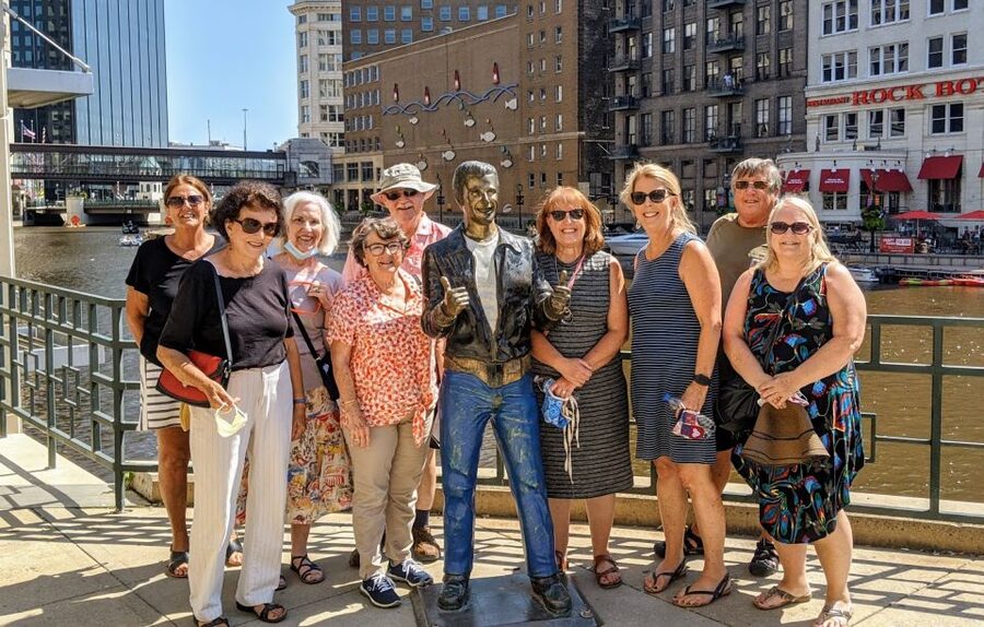 Milwaukee: Sightseeing Bus Tour - The lakefront and Milwaukee Art Museum