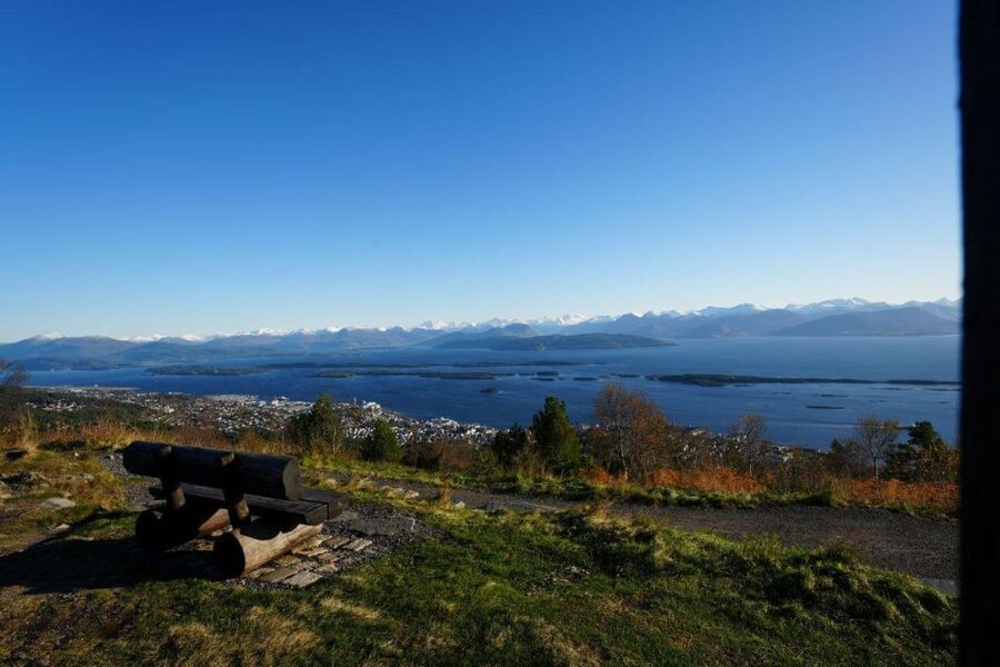 Molde: Atlantic Ocean Road & Varden Audio Guide Bus Tour - Starting at the correct Molde pier
