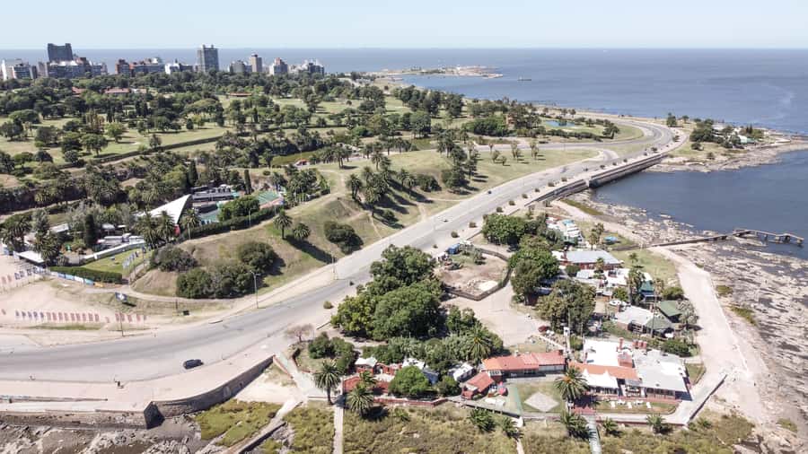 Montevideo: Sightseeing Hop-On Hop-Off Bus Tour - What $25 buys you
